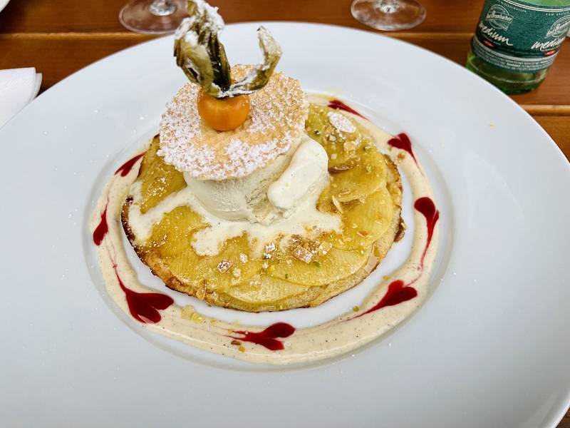 Apple pancake glazed with Calvados and vanilla ice cream Apple pancake glazed with Calvados and vanilla ice cream
